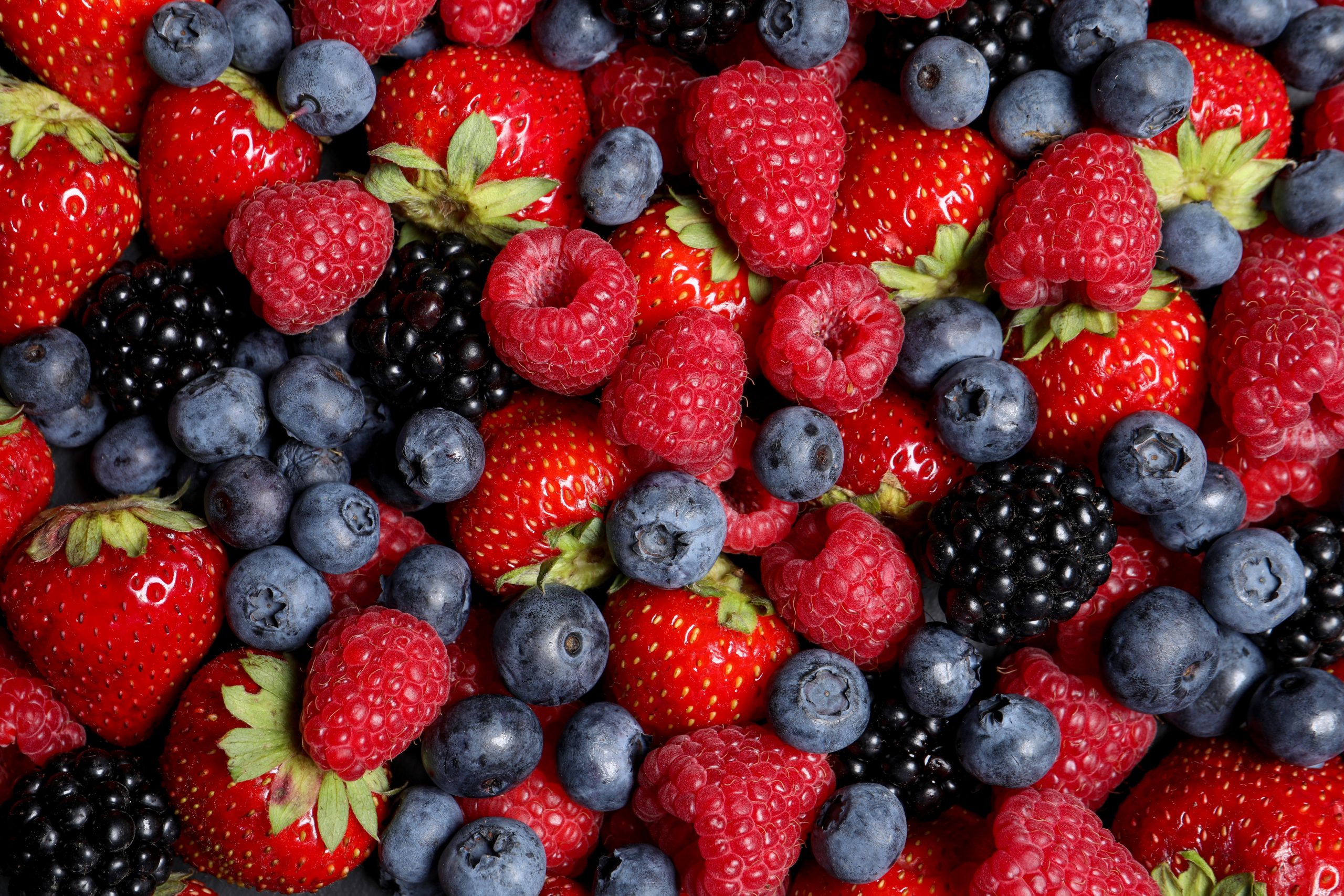 Assortment,Of,Fresh,Ripe,Berries,As,Background,,Top,View