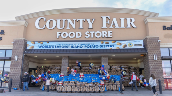 IPC builds record-breaking display of 250,000 Idaho potatoes