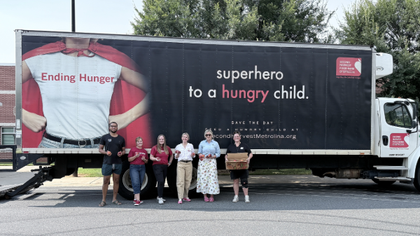 Harris Teeter and Titan Farms partner again on Peaches with a Purpose campaign